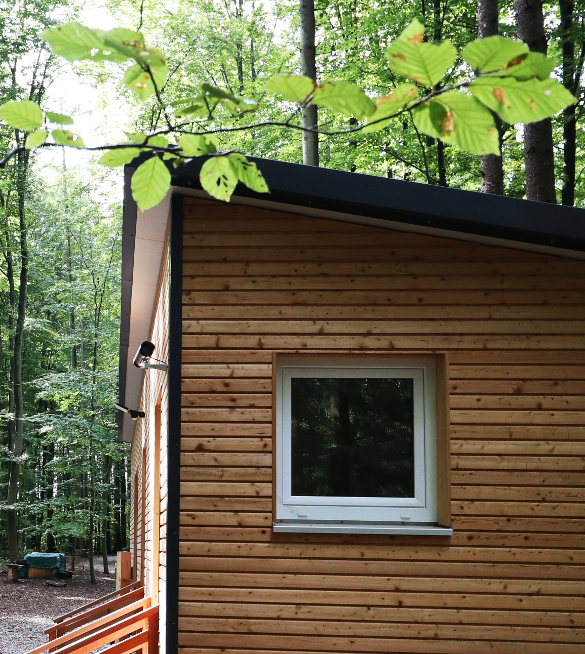 Außenansicht des Waldkindergartens in Großaitingen