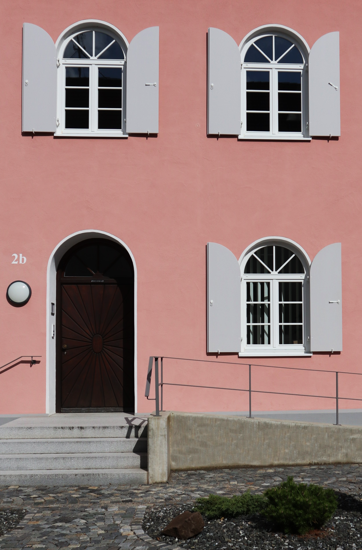 Eingang zum Büro der Pfarreiengemeinschaft in Bobingen