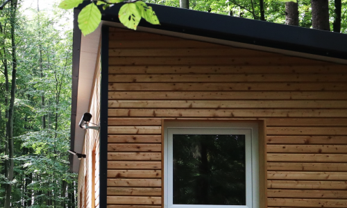 Außenansicht des Waldkindergartens in Großaitingen