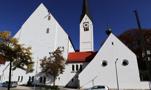 Weitere Außenansicht der Stadtpfarrkirche in Schwabmünchen
